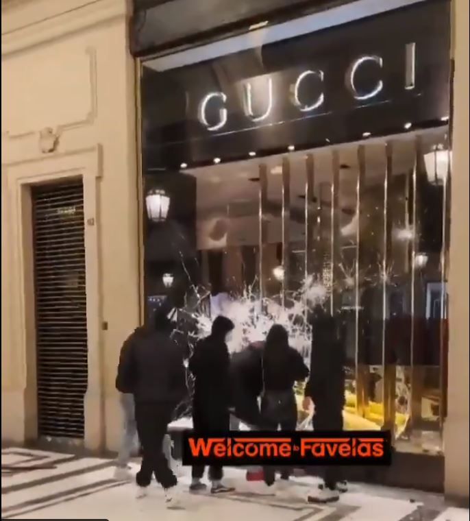 Vetrine rotte e danni, i video dei vandali a Torino scatenano polemiche article-post