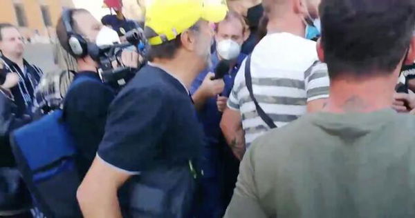 «Vietare le manifestazioni negazioniste? No, le persone devono vedere la stupidità di questi movimenti»