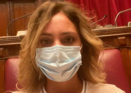 La deputata di Forza Italia che chiede di rendere obbligatori anche visiere e occhiali, oltre alla mascherina article-post