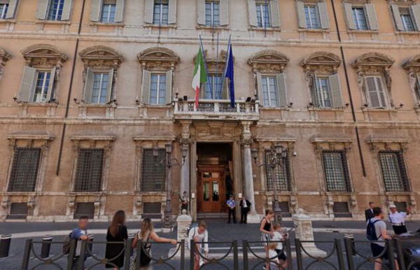 Italia Viva fa slittare l’ok alla legge per il voto ai 18enni per il Senato