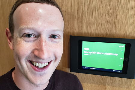 Facebook dice che bannerà i negazionisti dell’Olocausto article-post