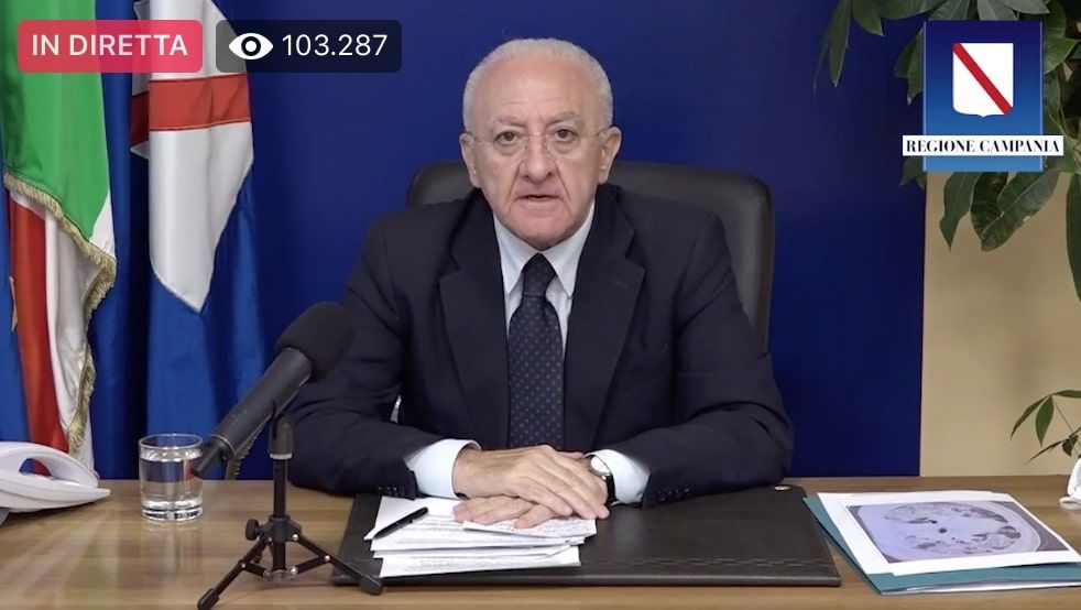 Lockdown in Campania, De Luca decide: «Siamo a un passo dalla tragedia» article-post