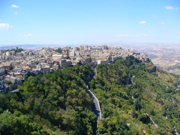 Disabile positiva violentata mentre si trovava in struttura ‘zona rossa’