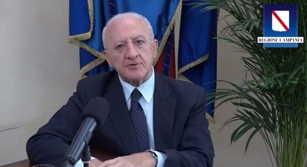 De Luca sui dati coronavirus: «Se dovessimo avere 1000 nuovi contagi e 200 guariti è lockdown»