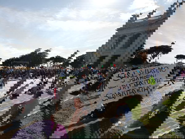 Io, con la mascherina, in mezzo ai no mask a Roma: le riflessioni