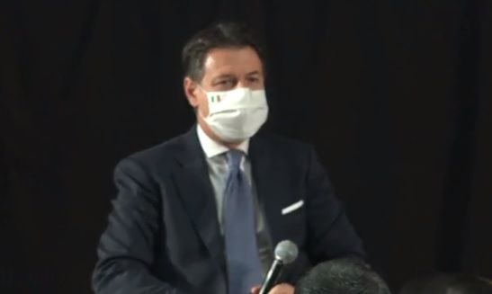 Il governo annuncia un nuovo Dpcm in arrivo entro lunedì, Conte: «Evitare lockdown»