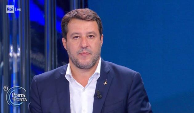 Referendum decreti sicurezza, Salvini lancia la raccolta firme article-post