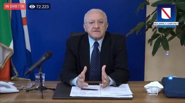 Il Giornale definisce ‘sceneggiata napoletana’ l’attacco di De Luca al governo