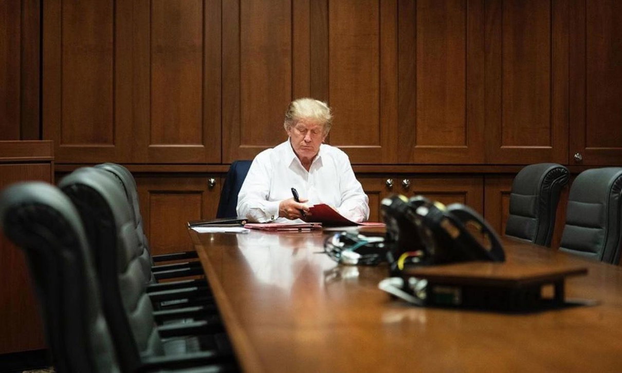«La terapia anti-Covid usata per curare Trump è costata un milione di dollari» article-post