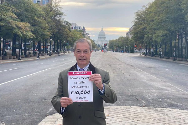 Nigel Farage fonda il primo partito contro il lockdown