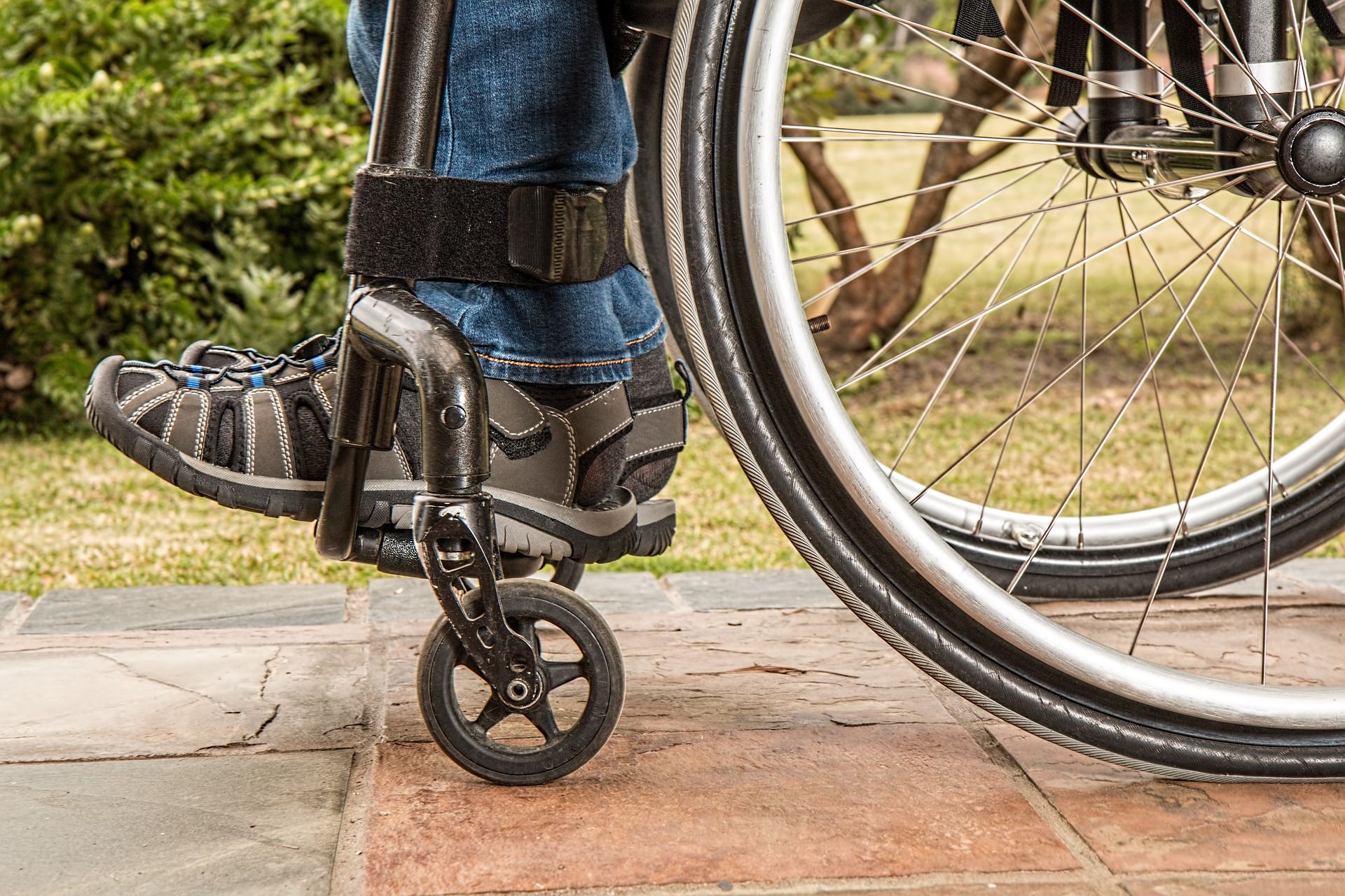 Filmano disabile che muore