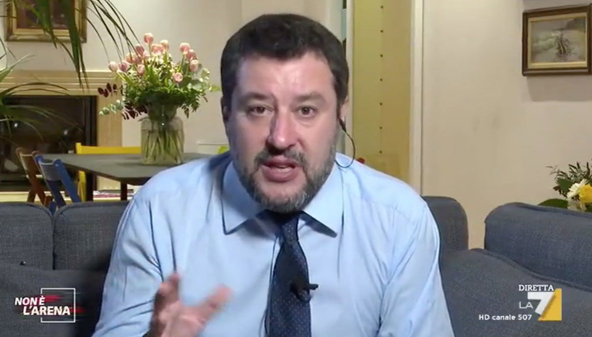 Salvini non vede i genitori da due mesi «per proteggerli», ma ha sempre fatto selfie con gli anziani article-post