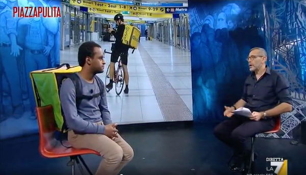 Lo zaino in spalla a Piazzapulita è degradante (per gli stessi riders)