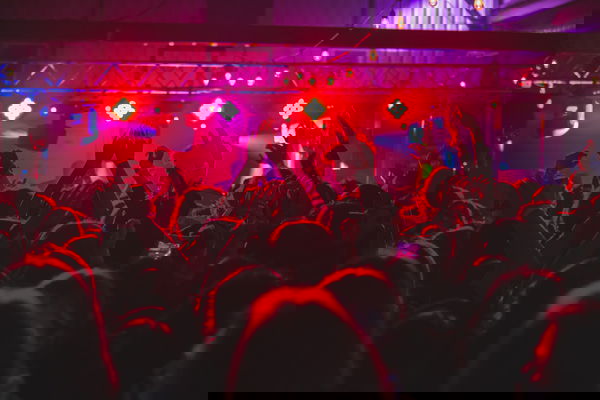 Solinas sulle discoteche aperte in Sardegna: «Nessuna telefonata o pressione da Briatore e Berlusconi»