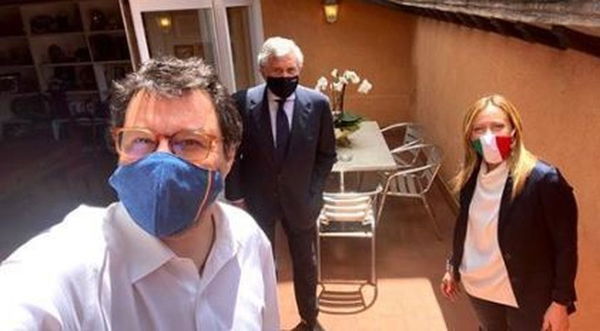 Salvini, Berlusconi e Meloni non vogliono «essere coinvolti in responsabilità gravi» dopo la convocazione del governo