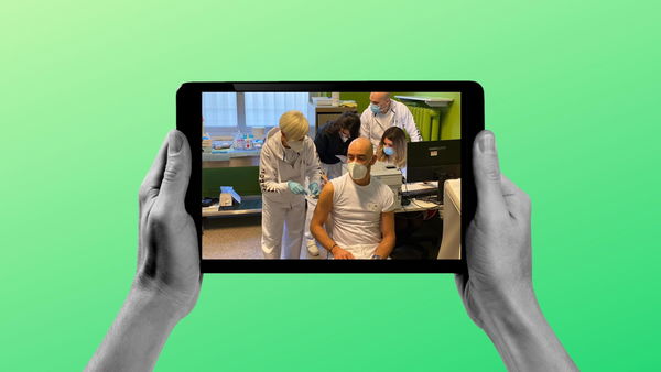 Negazionisti e no vax commentano la foto su Facebook del vaccino di Bassetti