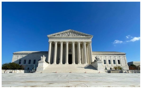 La Corte Suprema Us boccia la causa pro-Trump del Texas, esplodono i social