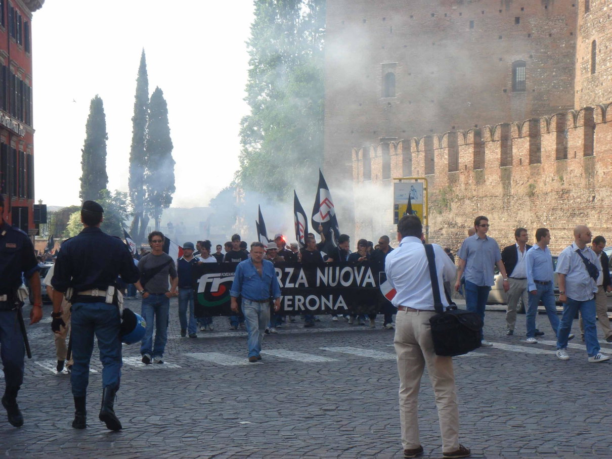 Forza Nuova prova a rifarsi una verginità confluendo in un altro movimento article-post