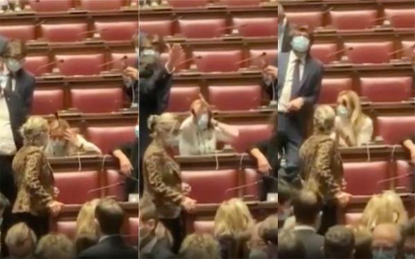 La sceneggiata alla Camera di Giorgia Meloni mentre Conte è in conferenza stampa
