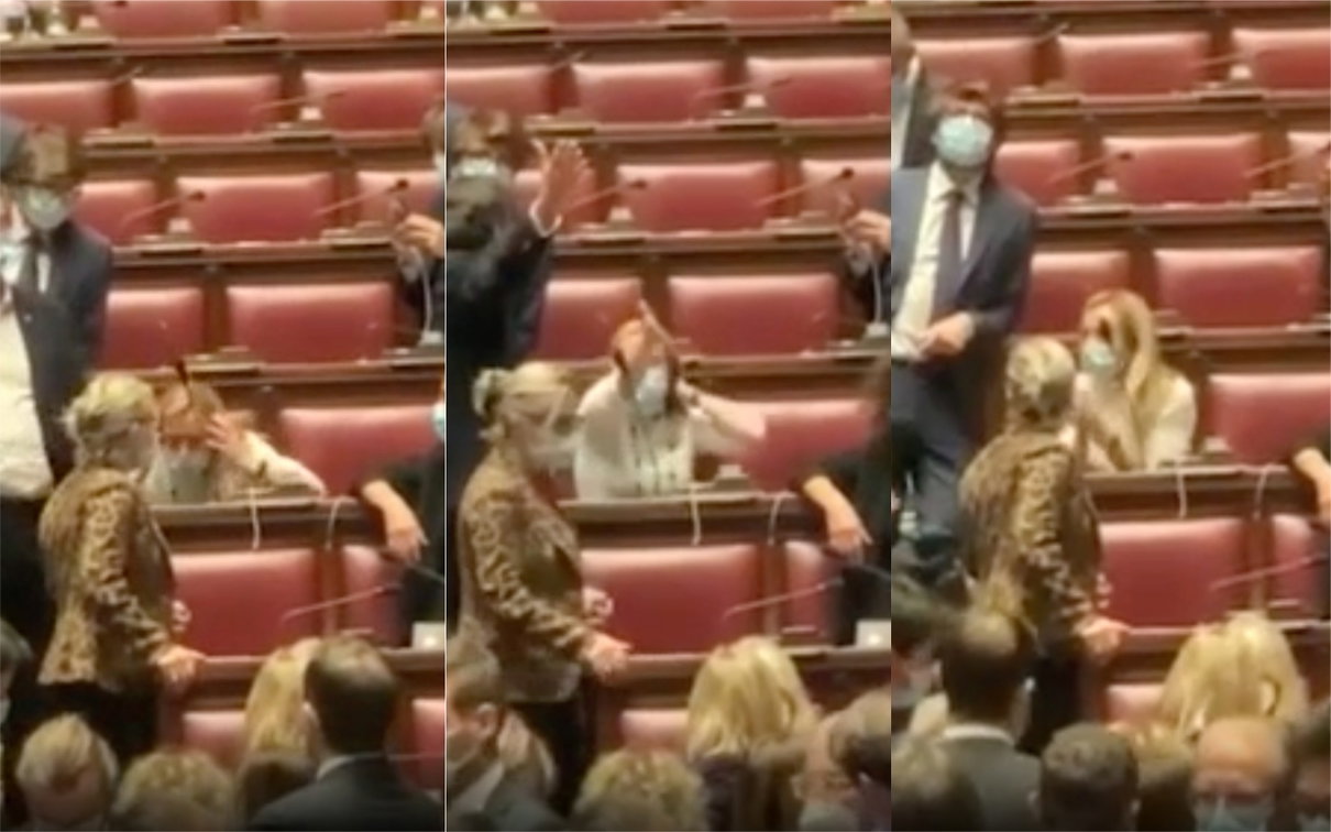 La sceneggiata alla Camera di Giorgia Meloni mentre Conte è in conferenza stampa article-post