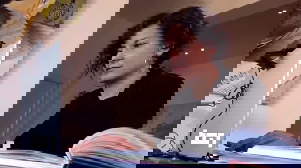 La ministra dell’Innovazione (nel 2020) chiede le videochiamate gratis