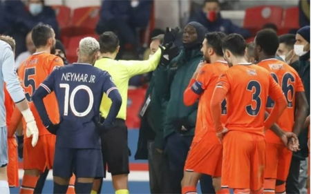Razzismo e pallone, la frase del quarto uomo di Psg-Basaksehir divide la rete article-post