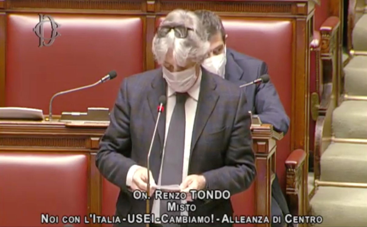 Il deputato che annuncia alla Camera: violerà il divieto di spostamento a Natale article-post