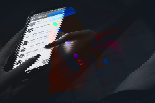 Tutorial su come preparare attentati su gruppi Whatsapp, arrestata 35enne a Latina