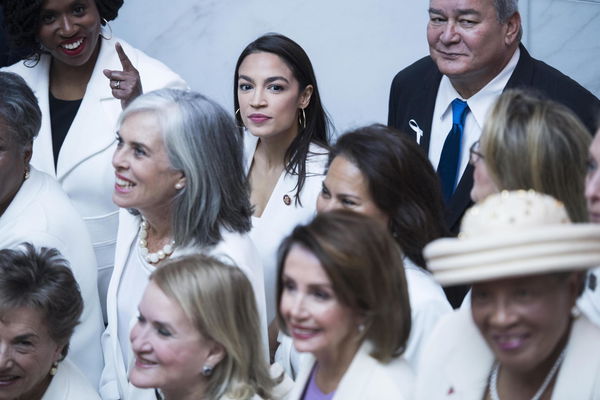Ocasio-Cortez demolisce di nuovo Facebook: «Non fa niente per fermare odio e violenze»