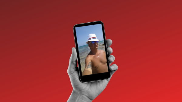 Il mistero dell’account Facebook di “Alfonso o’pegg”, nuovo consigliere di Napoli (con la croce celtica al collo)