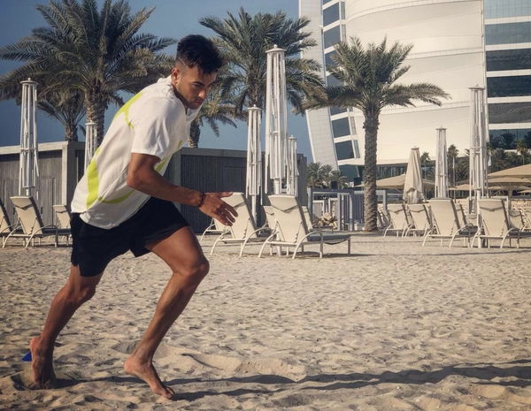 Gli Emirati Arabi Uniti combattono il Covid