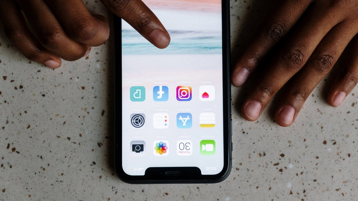 Dopo il blocco di TikTok, il Garante apre anche un fascicolo su Facebook e Instagram article-post