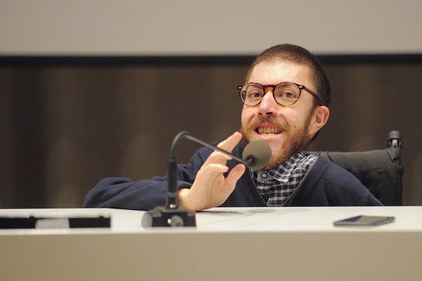 Iacopo Melio spiega a Salvini che l’inclusione per i disabili non è evitare le multe