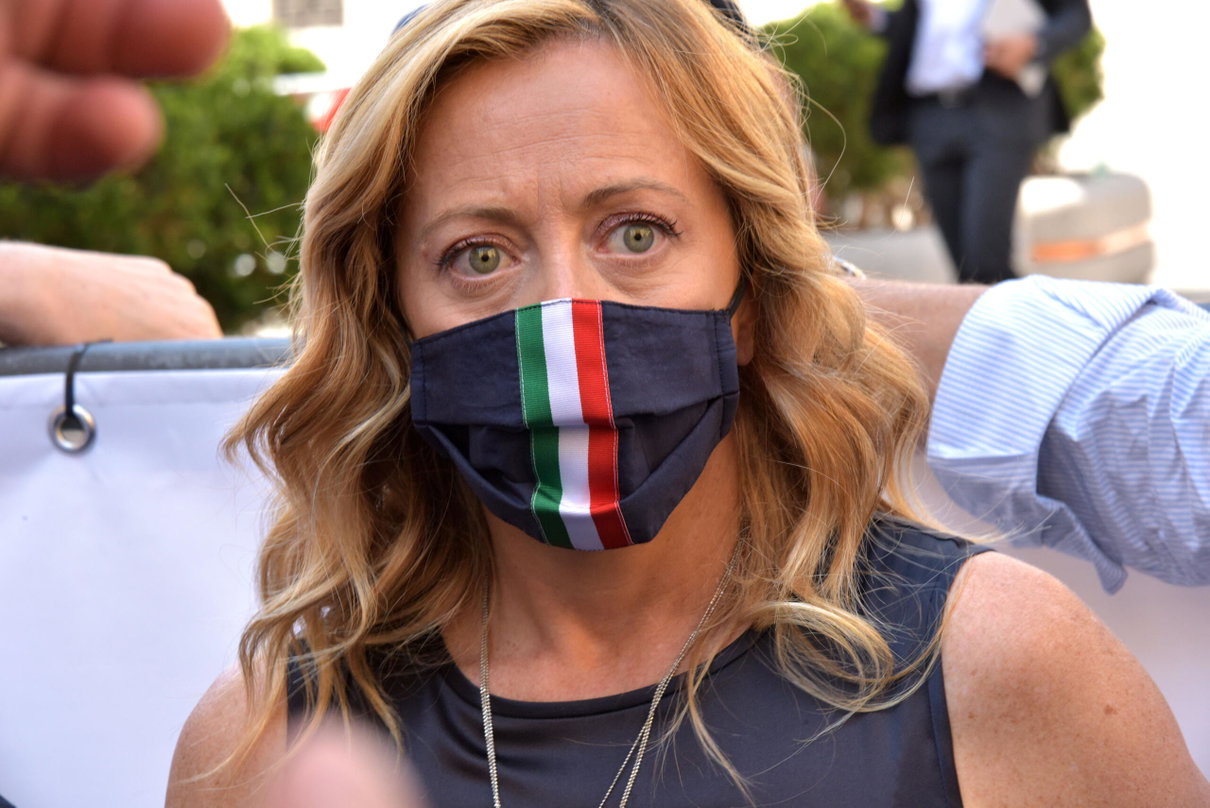 Giorgia Meloni dice che «bisogna ragionare su una legge per sanzioni a social network che silenziano idee» article-post