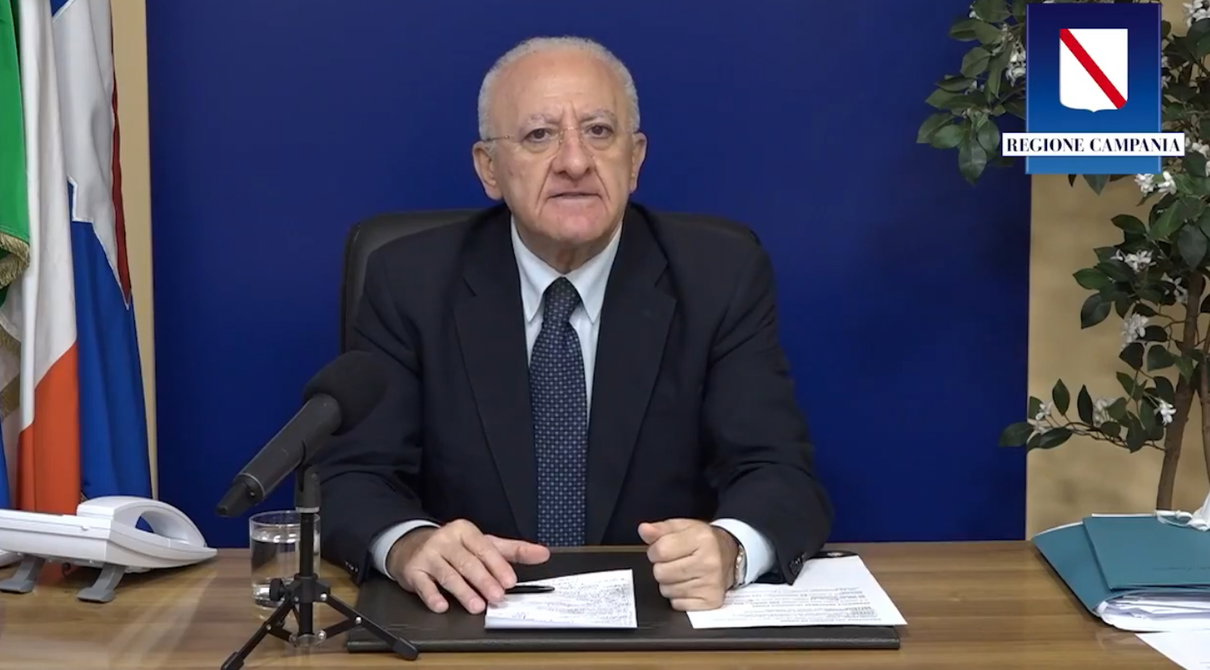 De Luca paragona il dibattito al Senato al Cirque du Soleil article-post