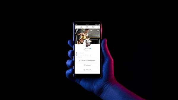 Crisi economica, lavorativa e sesso digitale: il clamoroso successo di OnlyFans nel 2020