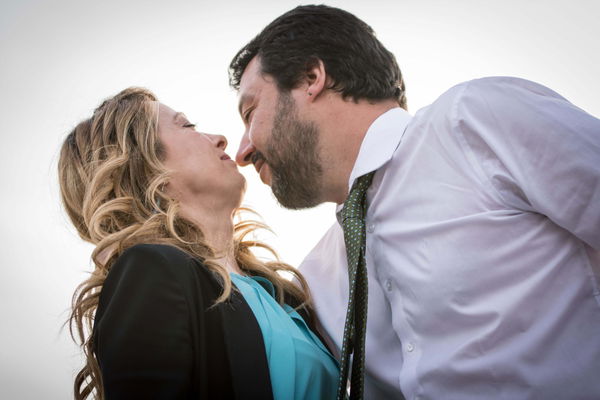 Passate 24 ore: Salvini e Meloni si saranno dimenticati di twittare contro i saluti romani a Cogoleto