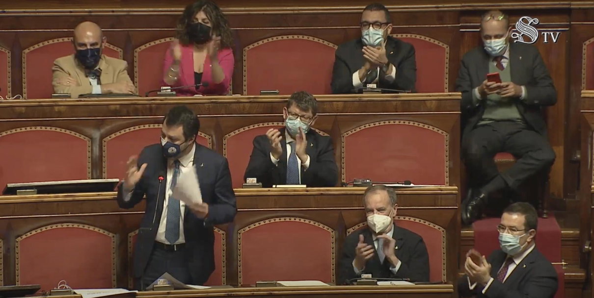 La faccia tosta di Salvini che chiede coerenza ai senatori a vita article-post