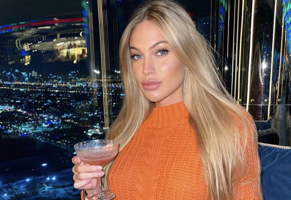 A Dubai Elisia (vero nome di Taylor Mega) lavorava!