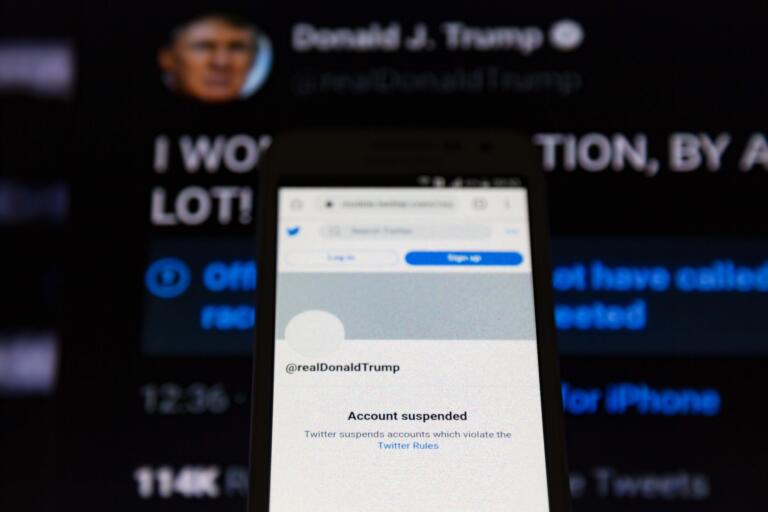 Trump fuori da Twitter: crollo vertiginoso delle fake news sul social Trump fuori da Twitter: crollo vertiginoso delle fake news sul social