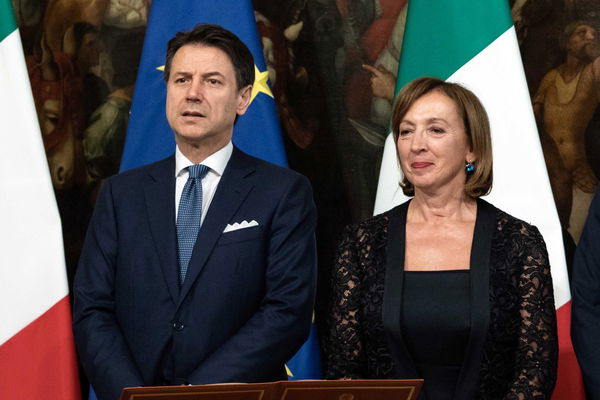 «Insensato che per guidare serva la patente e per usare il cellulare non ci siano limiti d’età»