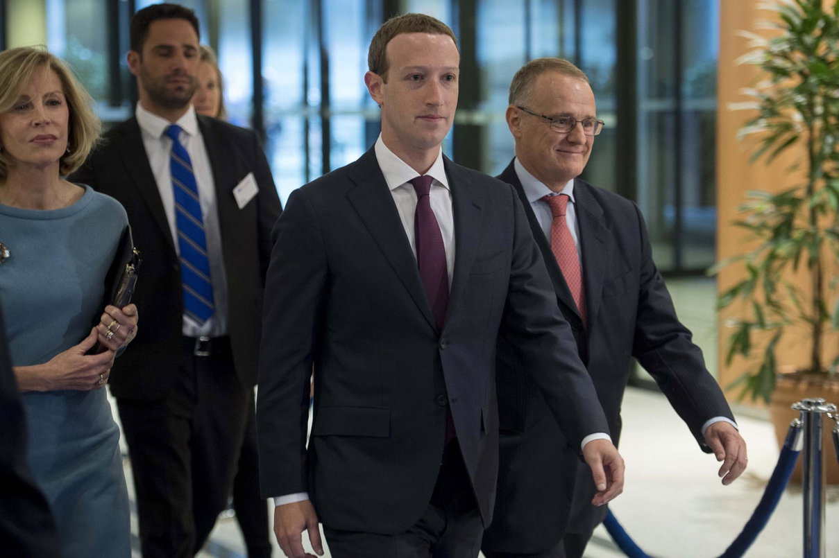 A Zuckerberg mostrano le prove del ruolo di Facebook su Capitol Hill, ma lui dice che la colpa è di Trump article-post