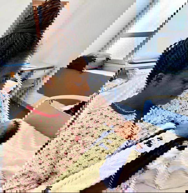 Toti spiega alla Lega che i commenti razzisti alla foto della neonata in Liguria saranno rimossi