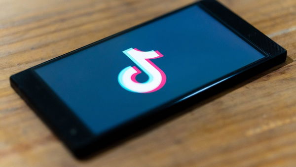 Palermo, lo smartphone della bimba che sarebbe morta per la #blackoutchallenge non è ancora stato sbloccato