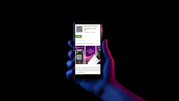 Come l’aggiornamento di un’app che legge i QR Code ha infettato milioni di smartphone Android