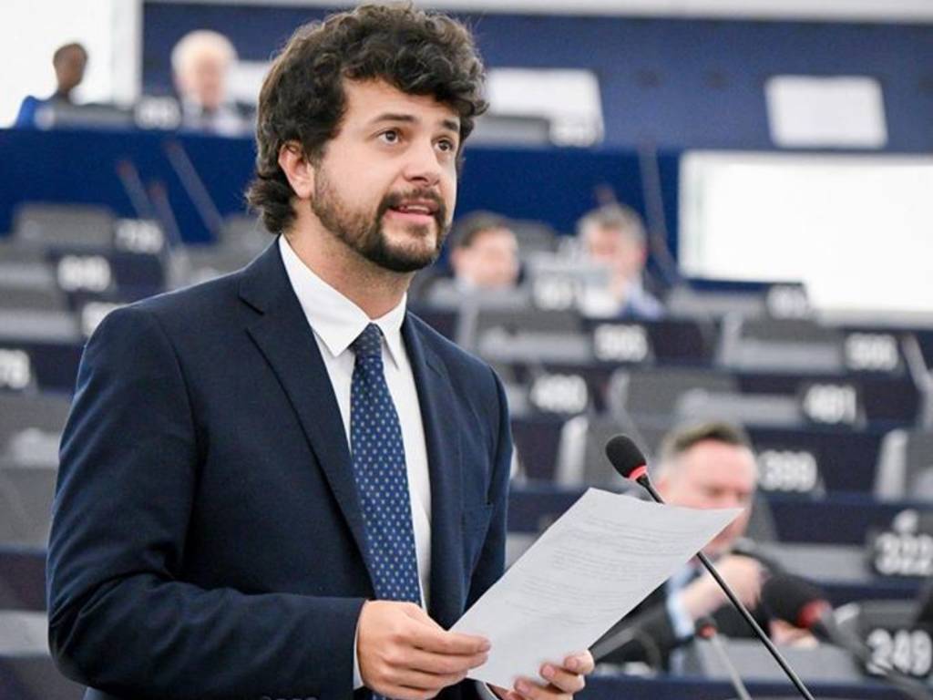 «Il parlamento europeo chiederà massima trasparenza sugli algoritmi delle piattaforme online» article-post
