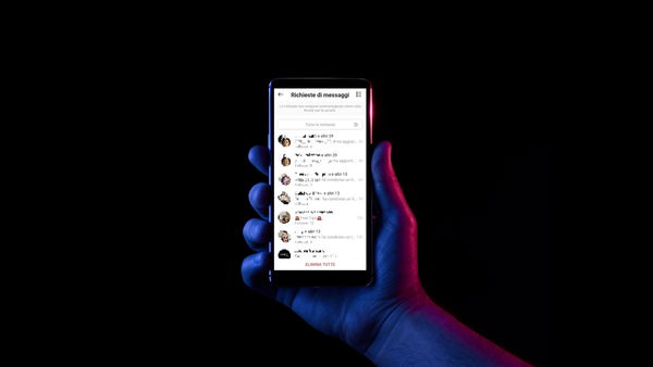 Il fenomeno dei gruppi spam su Instagram: si possono bloccare?