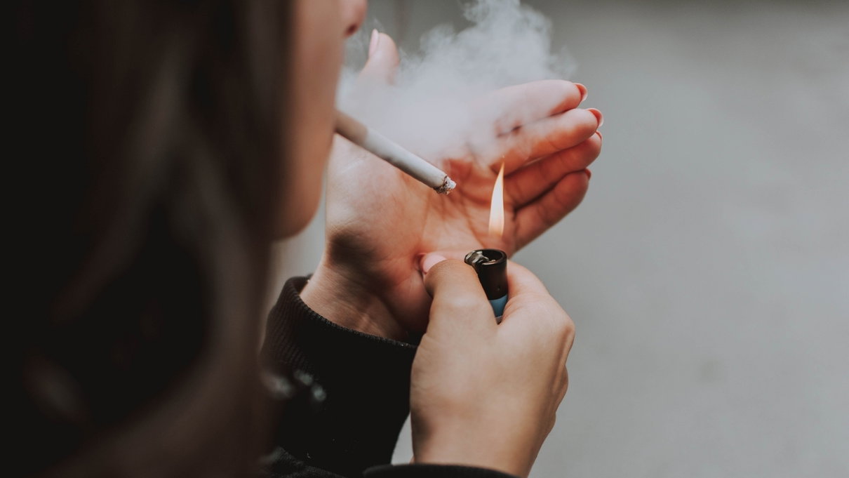 Lo studio su «chi fuma si infetta meno» dice l’esatto contrario article-post