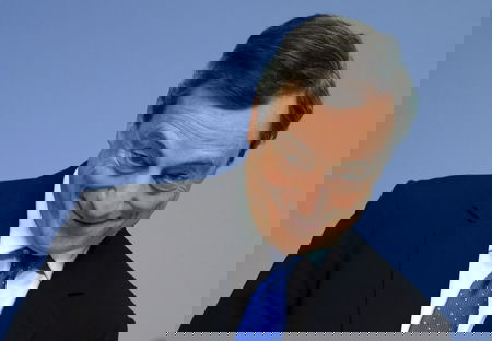 Avviso ai naviganti: Mario Draghi non è sui social article-post