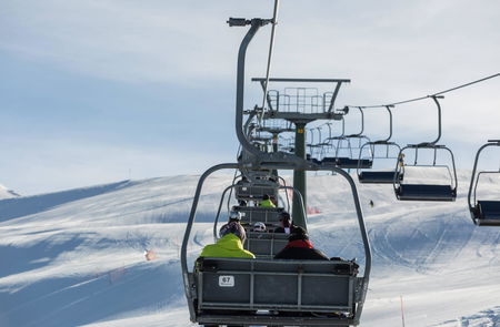 Perché in Svizzera i contagi sono in calo nonostante siano aperti gli impianti sciistici article-post